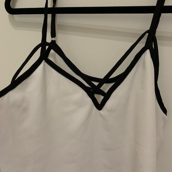Brandy Melville Fianna tank in black and white - Picture 4 of 7